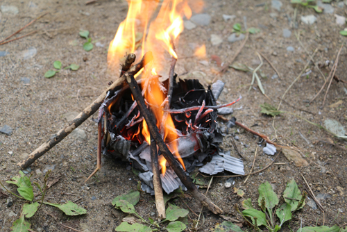 ソロキャンパーやキャンプ・BBQなどの焚き火の種火にお役立ちの【着火箱】作り方・使い方�F