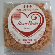 新潟県産の米粉を約30％練りこんで作ったハート型のショートパスタ「笑顔になれるパスタ」トマト